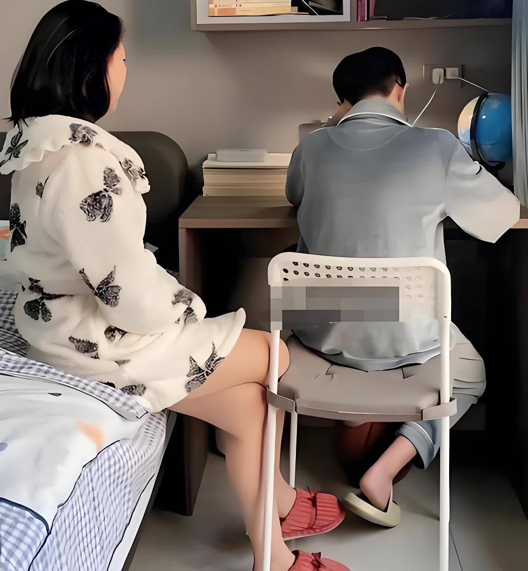【阜阳心理咨询中心】陪读妈妈与青春期儿子：在边界处生长的爱