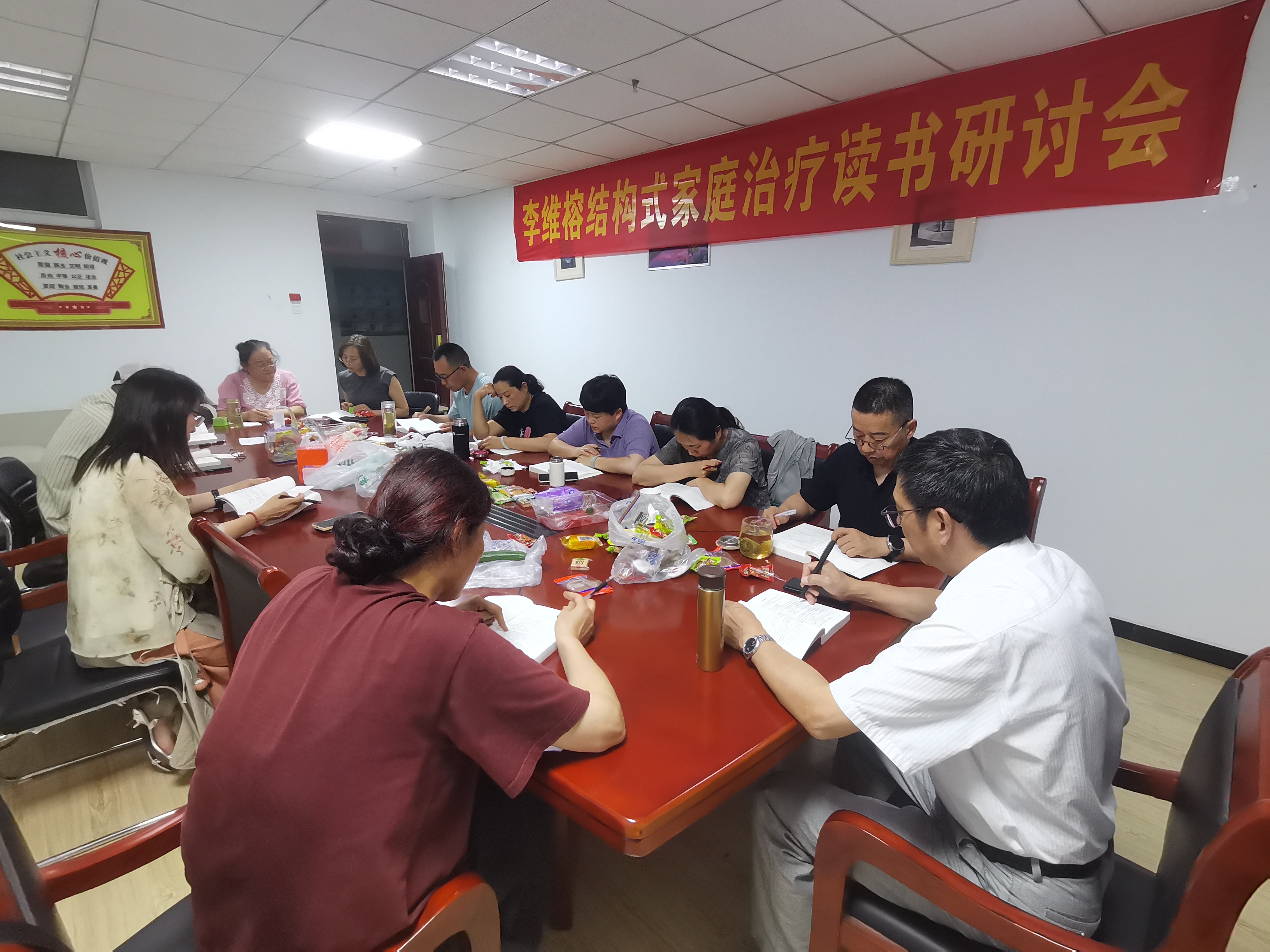 【阜阳心理咨询中心】当生命成为赌注：解码家庭关系中的自杀困局